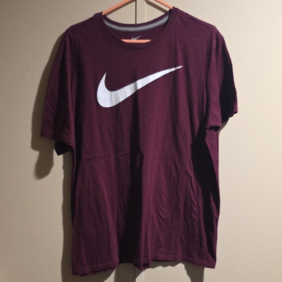 Nike Men's Burgundy Short Sleeve Tee XL - Picture 1 of 2